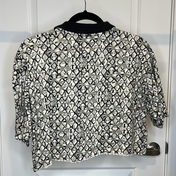 Cropped Collared Patterned t-shirt - Picture 2 of 3